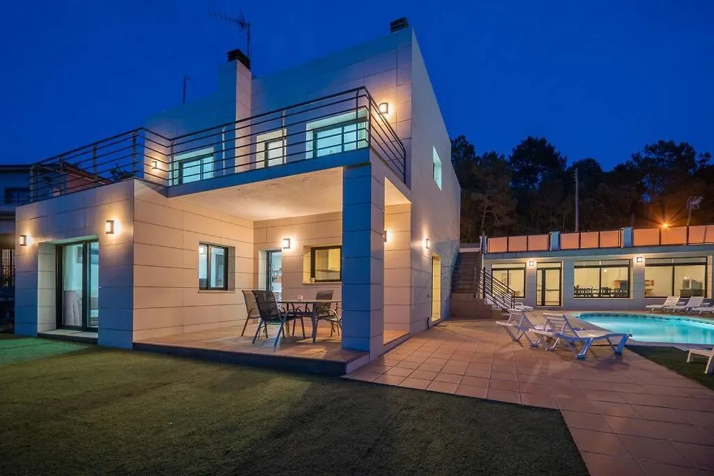 Villa Aurore, 12 Persons, Large Salt-Water Pool, Air Conditioning Lloret de Mar Spanje