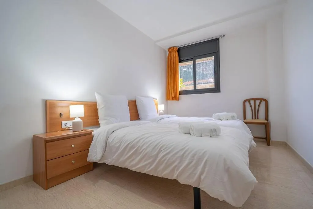 Villa Aurore, 12 Persons, Large Salt-Water Pool, Air Conditioning Lloret de Mar