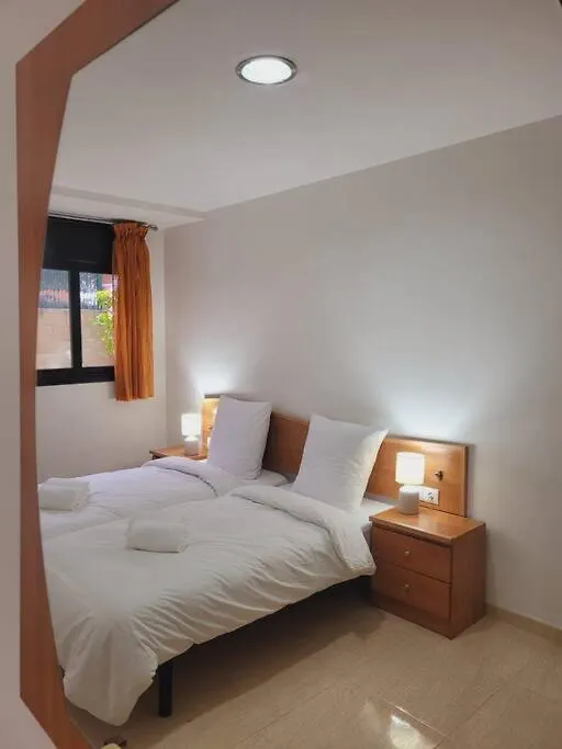 Villa Aurore, 12 Persons, Large Salt-Water Pool, Air Conditioning Lloret de Mar