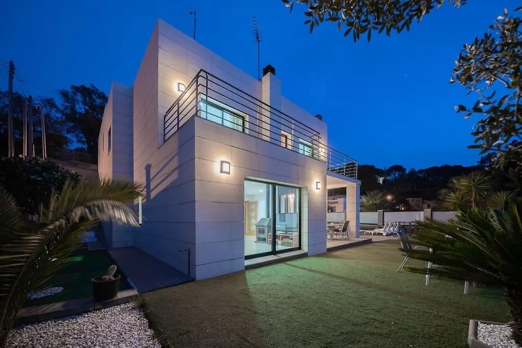 Villa Aurore, 12 Persons, Large Salt-Water Pool, Air Conditioning Lloret de Mar