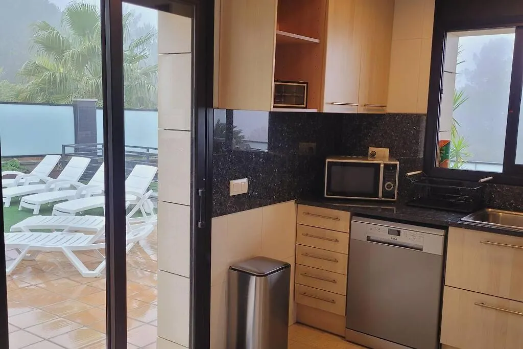 Villa Aurore, 12 Persons, Large Salt-Water Pool, Air Conditioning Lloret de Mar