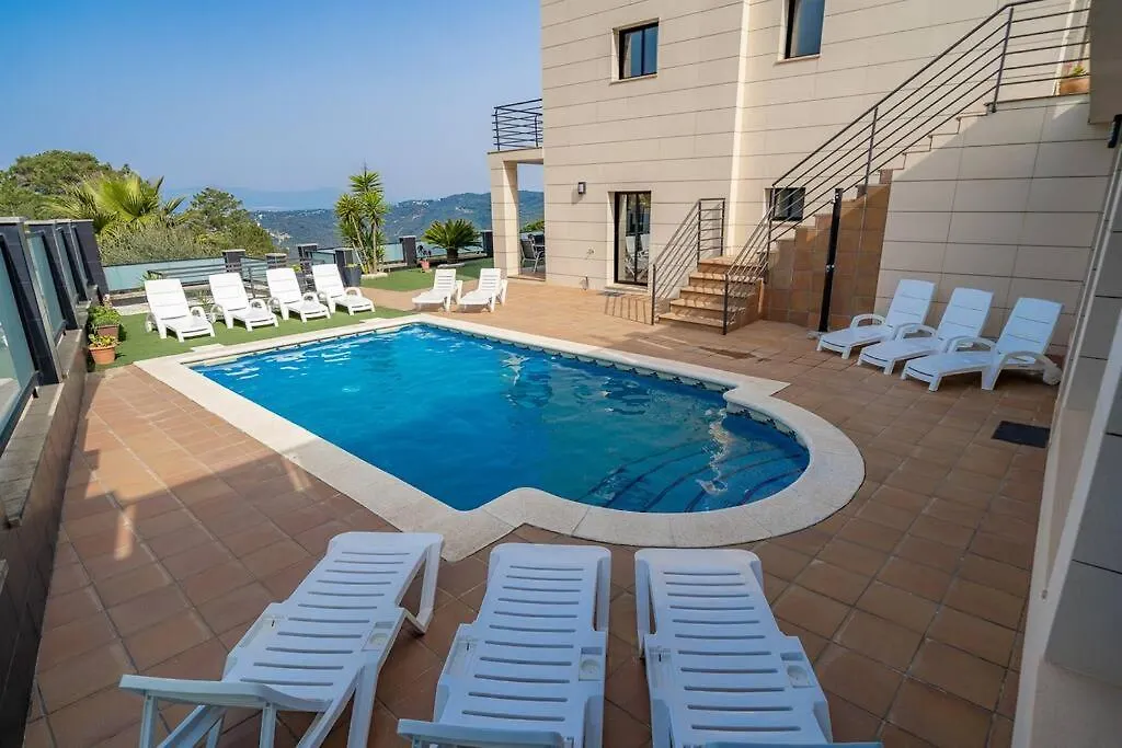 Villa Aurore, 12 Persons, Large Salt-Water Pool, Air Conditioning Lloret de Mar Spain