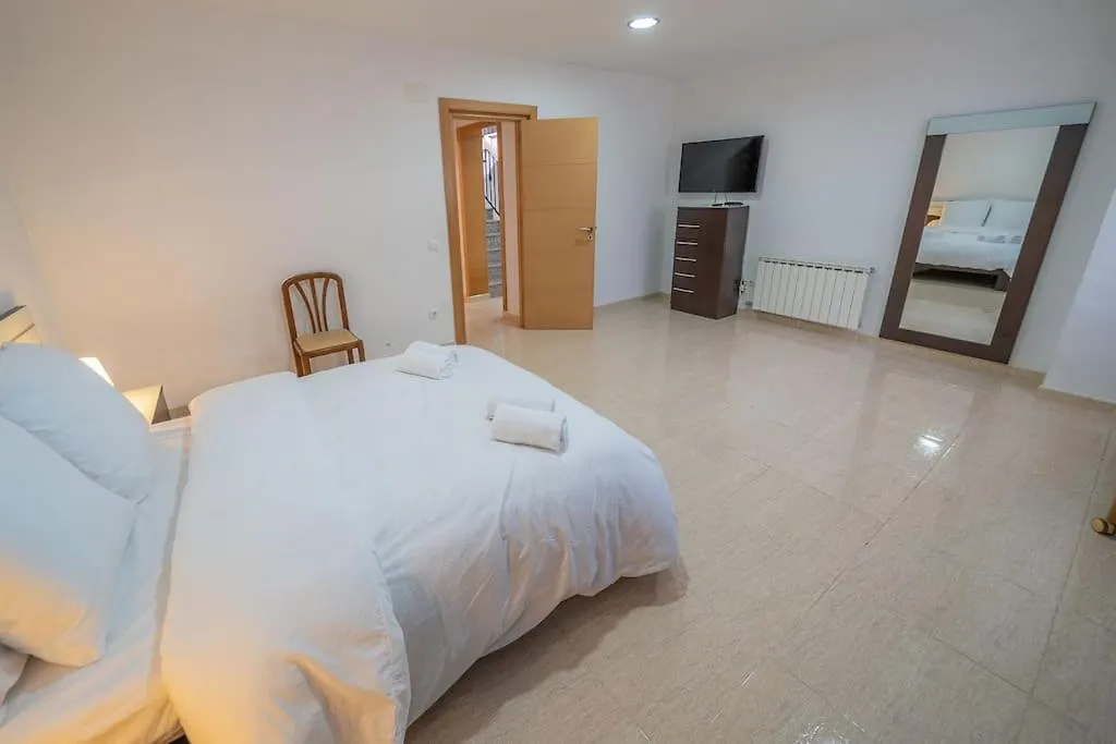Villa Aurore, 12 Persons, Large Salt-Water Pool, Air Conditioning Lloret de Mar