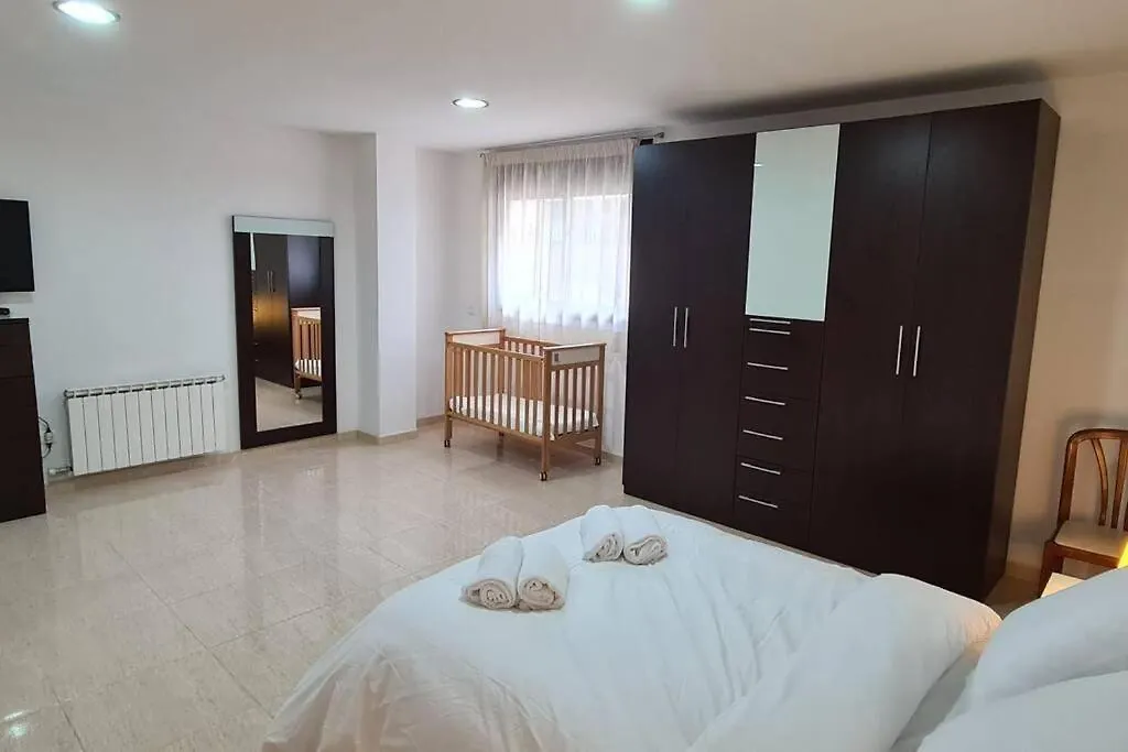 Villa Aurore, 12 Persons, Large Salt-Water Pool, Air Conditioning Lloret de Mar Spain